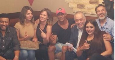 إيمان العاصى تنشر صورة جديدة مع محمد رمضان فى كواليس "لا سحر ولا شعوذة"