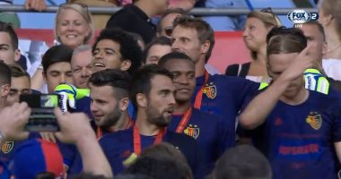 بالفيديو والصور.. مراسم تتويج بازل بكأس سويسرا بمشاركة عمر جابر