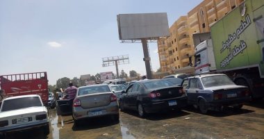 زحام مرورى بسبب كسر ماسورة مياه فى المطرية   