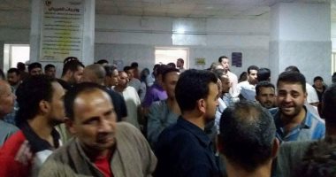 بالصور.. مسلمو المنيا يتوافدون على المستشفيات للتبرع بالدم لضحايا أتوبيس الأقباط