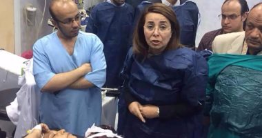 بالصور.. وزيرة التضامن تزور مصابى الحادث الإرهابى بالمنيا 