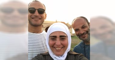 صابرين تنشر صورة مع المخرجى شريف البندارى ومحمد على من كواليس الجماعة 2