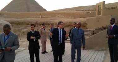 بالصور.. رئيس غينيا يزور الأهرامات ويبدى إعجابه بالحضارة المصرية