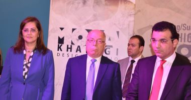 بالصور.. وزيرا الثقافة والتخطيط يفتتحان معرضا للفنانات المصريات