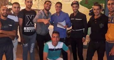 بالصور.. مبادرة لأهالى الورديان بالإسكندرية لتجميل الشوارع فى رمضان