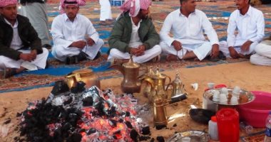 بالصور.. "إشعال النار" قبل الإفطار" و"نحر الرحمة" تقاليد أهالى سيناء برمضان