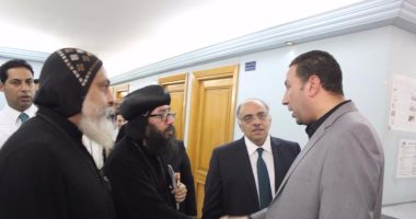 نقيب الصيادلة يزور مصابى حادث المنيا الإرهابى