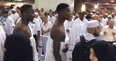 شاهد.. بوجبا يؤدى مناسك "عمرة رمضان" بعد فوز يونايتد بالدورى الأوروبى