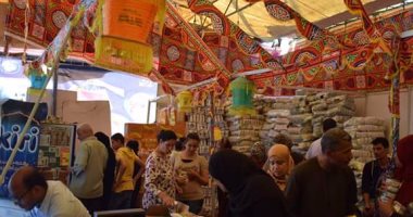 بالصور.. إقبال الأهالى على معرض سوبر ماركت "أهلاً رمضان" بالغردقة