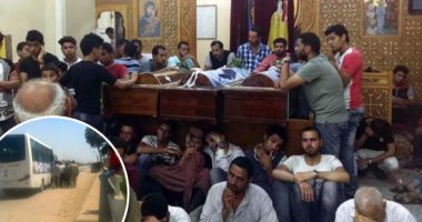 بالفيديو والصور.. جنازة مهيبة لشهداء حادث المنيا الإرهابى.. الأهالى يطوفون مدينة الفشن بجثامين الضحايا.. وأسقفا بنى سويف ومغاغة يترأسا القداس الجنائزى.. وأهالى الضحايا يروون اللحظات الأخيرة قبل حادث المنيا
