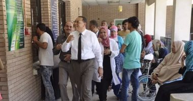 رئيس جامعه قناة السويس بيتفقد المستشفي الجامعي