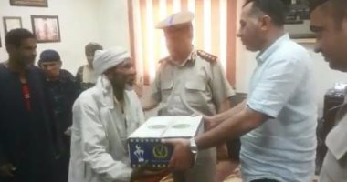 بالصور.. قيادات مديرية أمن الغربية توزع "كراتين رمضان" على المواطنين