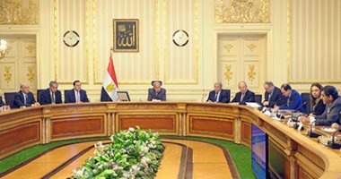شريف إسماعيل يجتمع بوزراء البترول والزراعة والتموين لمناقشة عدد من الملفات