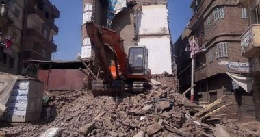 إخلاء وإزالة مبنى آيل للسقوط بمدينة فوه بكفر الشيخ دون إصابات