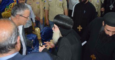 بالصور .. محافظ المنيا يقدم واجب العزاء فى شهداء الحادث الإرهابى