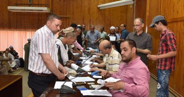 بالصور .. محافظ أسيوط: تلقينا 9 آلاف طلب لتقنين أوضاع اليد على أراضى الدولة