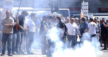 بالصور.. إضراب سائقى التاكسى فى مدريد ضد شركة النقل الخاصة أوبر