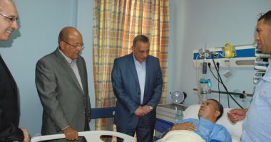 محافظ الجيزة يزور نائب مأمور الصف المصاب فى حملات إزالة تعديات الأراضى