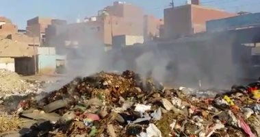 بالصور.. شكوى من تراكم القمامة وحرقها بمدينة كرداسة