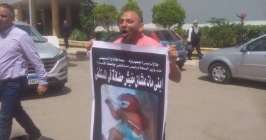 مواطن بالدقهلية يستغيث بالمسئولين بعد وفاة مولوده لعدم وجود حضانة