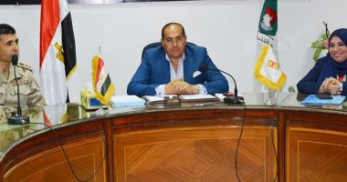 محافظ سوهاج يجتمع بشباب البرنامج الرئاسى لمناقشة المشروعات القومية