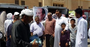 بالفيديو.. مدير تموين مطروح يرافق قافلة سلع مدعمة لقرية رأس الحكمة