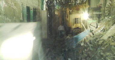 بالصور.. انهيار عقار خالى من السكان دون إصابات بحى الجمرك بالإسكندرية