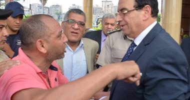 محافظ الدقهلية يقابل والد الطفل المتوفى لعدم وجود حضانة ويحقق بالواقعة