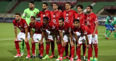 الأهلي والوداد يصلان ملعب برج العرب