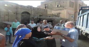 كرتونة وزارة الداخلية المجانية تدخل السعادة على منازل البسطاء فى القرى والنجوع