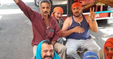 سائقون يناشدون وزير الداخلية السماح لهم بالعبور من منفذ أرقين