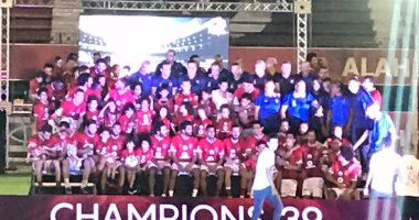 بالفيديو.. لاعبو الأهلى والجهاز الفنى يحتفلون ببطولة الدورى 39