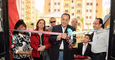 بالصور.. وزير الإسكان يسلم 3816 وحدة إسكان اجتماعى للمستحقين بمدينة 15 مايو