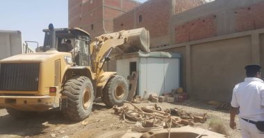 بالصور.. إزالة التعديات على أراضى الدولة بحى السلام أول فى القاهرة