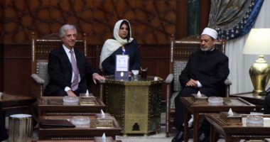 بالصور.. رئيس أورجواى للإمام الأكبر: نقدر دور الأزهر فى ترسيخ ثقافة التعايش السلمى