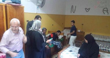 بالصور.. تسكين مؤقت لأسر عقار الإسكندرية المنهار لحين نقلهم لوحدات جديدة