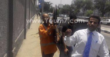 تسليم "درع الدورى" أزمة كل موسم.. اتحاد الكرة يفاضل بين طريقتين لتكريم الأهلى بعد التتويج بالنسخة 39.. الأحمر يتسلم الدرع القديم وتصميم جديد لبطل الموسم القادم.. ومشهد "عامل النظافة" سر ثورة التصحيح