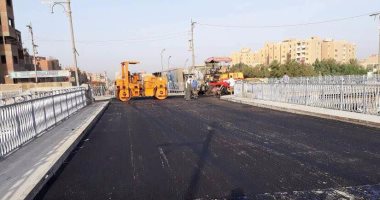 بالفيديو..إنتهاء أعمال رصف الكوبري العالى بالمنيا وإفتتاحه قريبا