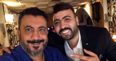 بالصور .... نصر محروس يتعاقد مع المطرب محمد علاء و"الكليب الدعائى " بعيد الفطر