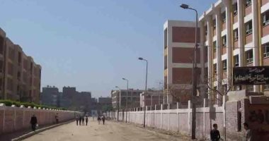بالصور.. محافظ القليوبية يوجة  برفع الاشغالات والقمامة حول المدارس 