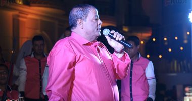 بالفيديو والصور .. عبد الباسط حمودة يشعل خيمة "باب القصر"