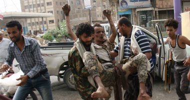 بالصور.. الجيش اليمنى يهاجم مواقع المليشيات فى وادى حيران باليمن 