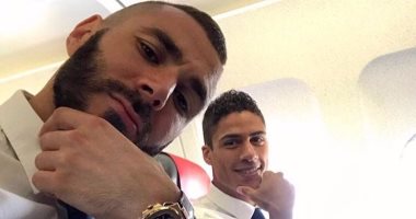 بالصور.. راؤول وكارلوس يرافقان ريال مدريد إلى كادريف