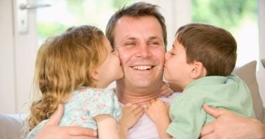 تعرف على طريقة تعامل الأب "الجوزاء" مع أبنائه من الأبراج النارية