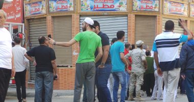 بالصور.. شباب الإسكندرية يلتقطون السيلفى مع البرج المائل