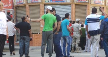 سيلفى مع البرج المائل وإنزال مقتنيات المواطنين.. أبرز مشاهد عقار الأزاريطة