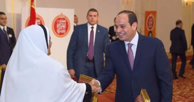 أم شهيد للرئيس: " أنا دعوتى مستجابة وربنا ينصرك يا سيسى"