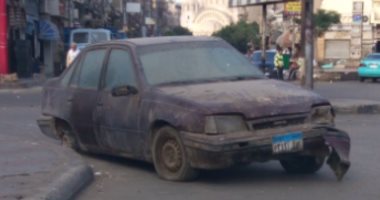 قارئ يشتكى من وجود سيارة مهجورة بجوار قسم شرطة مصر الجديدة