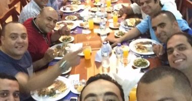 "فاكر أيام لمتنا"..دفعة ثانوية 1999 بدمياط يجتمعون بالفطار عقب فراق 18 عاما