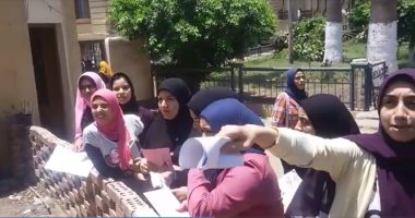 طلاب الثانوية العامة بالمنوفية وسوهاج: البوكليت حافظ على مجهودنا
